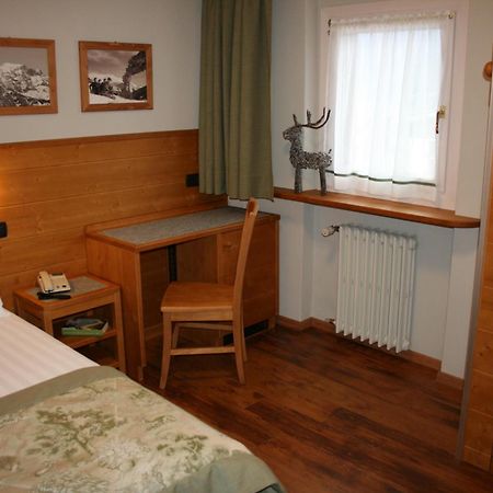 Hotel Larice Bianco Bormio Ruang foto
